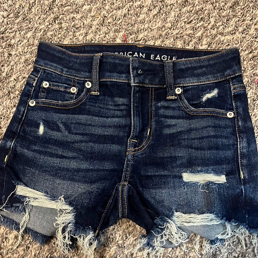 American eagle shorts size 000 but can fit larger they are very stretchy
